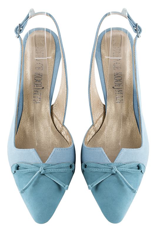 Sky blue women's dress pumps, with a knot on the front. Tapered toe. Medium slim heel. Top view - Florence KOOIJMAN